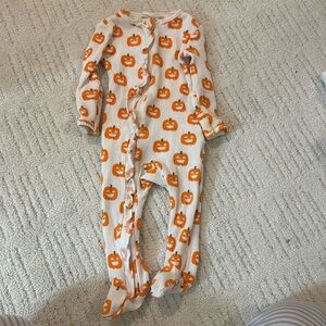 Spearmint Love Pumpkin footie!! 🎃